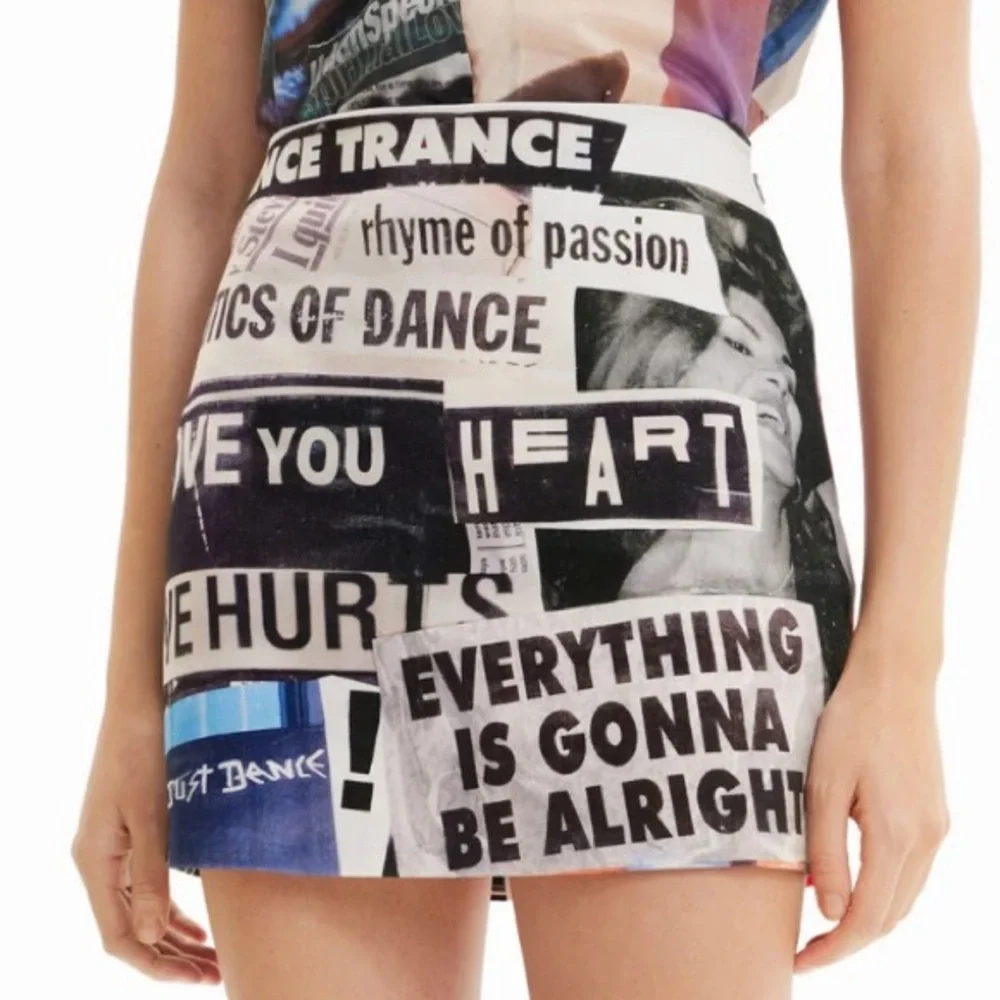 Desigual Slim Newspaper Mini Skirt - Picture 1 of 16